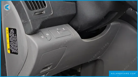 HYUNDAI STAREX VAN 3-SEATER