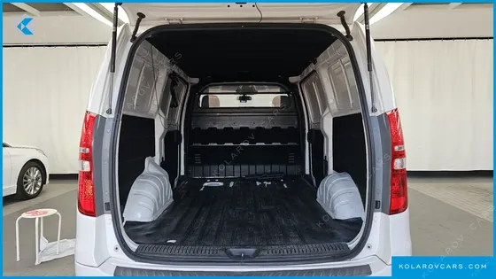 HYUNDAI STAREX VAN 3-SEATER