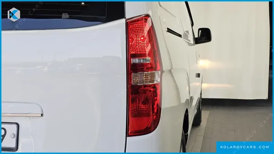 HYUNDAI STAREX VAN 3-SEATER