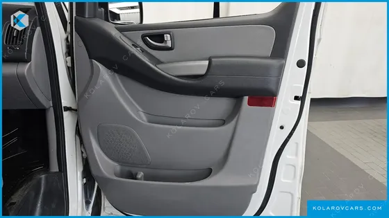 HYUNDAI STAREX VAN 3-SEATER