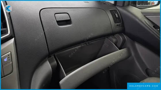 HYUNDAI STAREX VAN 3-SEATER