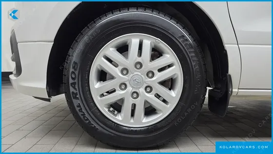 HYUNDAI STAREX VAN 5-SEATER
