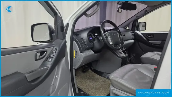 HYUNDAI STAREX VAN 5-SEATER