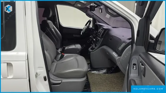 HYUNDAI STAREX VAN 5-SEATER