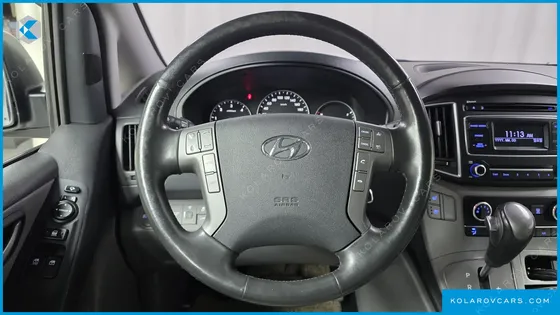 HYUNDAI STAREX VAN 5-SEATER