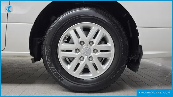 HYUNDAI STAREX VAN 5-SEATER