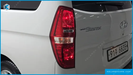 HYUNDAI STAREX VAN 5-SEATER
