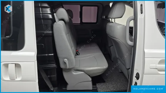HYUNDAI STAREX VAN 5-SEATER