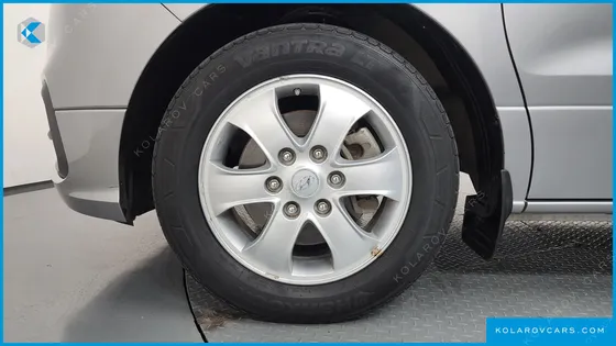 HYUNDAI STAREX WAGON 11-SEATER