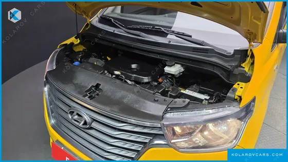 HYUNDAI STAREX VAN 5-SEATER
