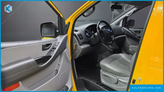 HYUNDAI STAREX VAN 5-SEATER