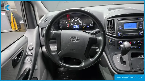 HYUNDAI STAREX VAN 5-SEATER