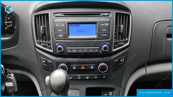 HYUNDAI STAREX VAN 5-SEATER