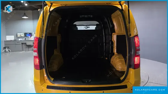 HYUNDAI STAREX VAN 5-SEATER