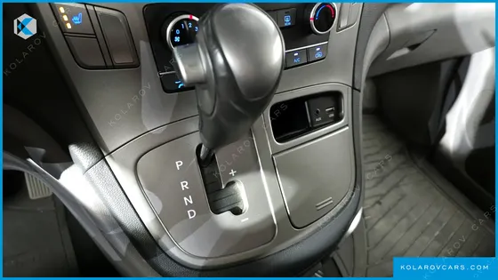 HYUNDAI STAREX VAN 3-SEATER