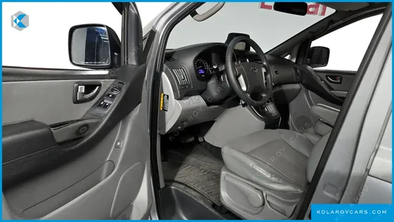 HYUNDAI STAREX VAN 3-SEATER