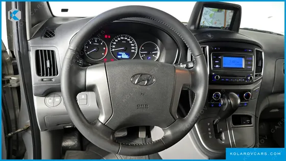 HYUNDAI STAREX VAN 3-SEATER