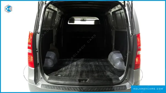 HYUNDAI STAREX VAN 3-SEATER