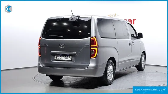 HYUNDAI STAREX VAN 5-SEATER