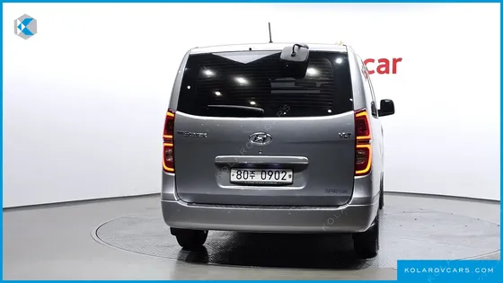 HYUNDAI STAREX VAN 5-SEATER