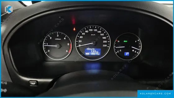 HYUNDAI STAREX VAN 5-SEATER