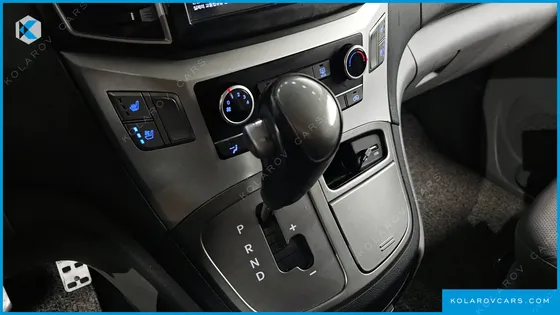 HYUNDAI STAREX VAN 5-SEATER