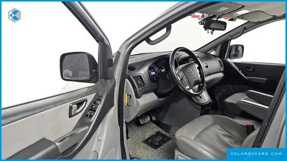 HYUNDAI STAREX VAN 5-SEATER