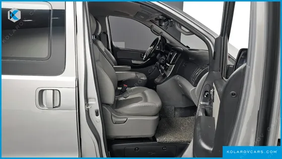 HYUNDAI STAREX VAN 5-SEATER