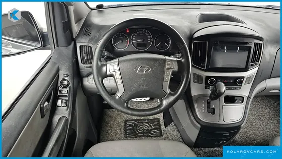 HYUNDAI STAREX VAN 5-SEATER