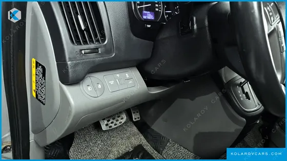 HYUNDAI STAREX VAN 5-SEATER