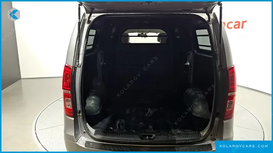 HYUNDAI STAREX VAN 5-SEATER