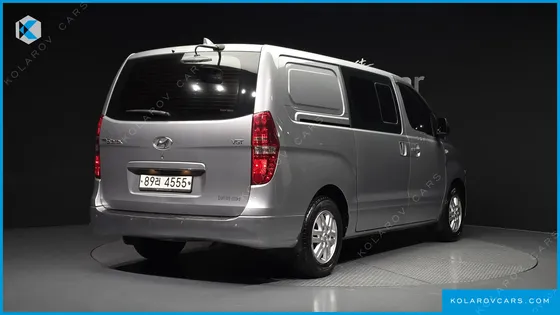 HYUNDAI STAREX VAN 5-SEATER
