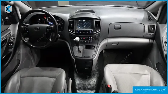 HYUNDAI STAREX VAN 5-SEATER