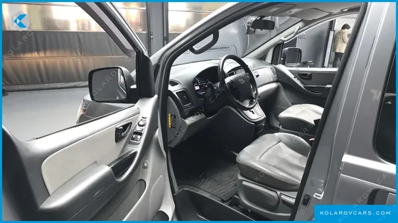HYUNDAI STAREX VAN 5-SEATER