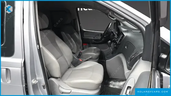 HYUNDAI STAREX VAN 5-SEATER