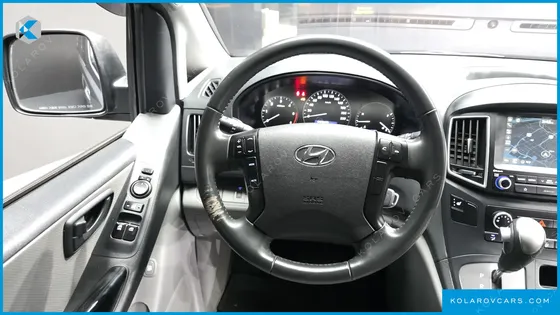 HYUNDAI STAREX VAN 5-SEATER