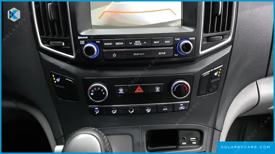 HYUNDAI STAREX VAN 5-SEATER
