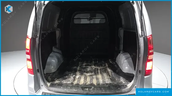 HYUNDAI STAREX VAN 5-SEATER