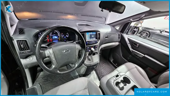 HYUNDAI STAREX VAN 3-SEATER