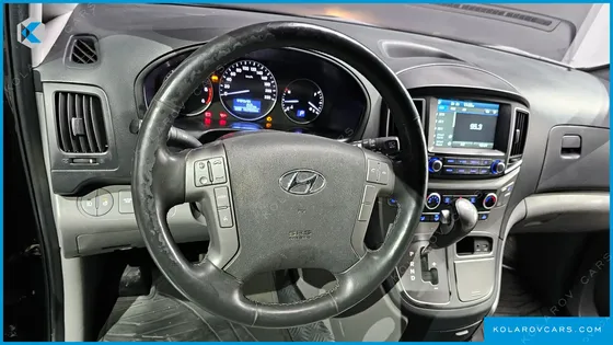 HYUNDAI STAREX VAN 3-SEATER