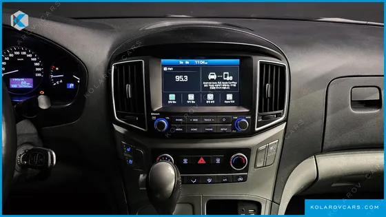 HYUNDAI STAREX VAN 3-SEATER