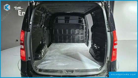 HYUNDAI STAREX VAN 3-SEATER