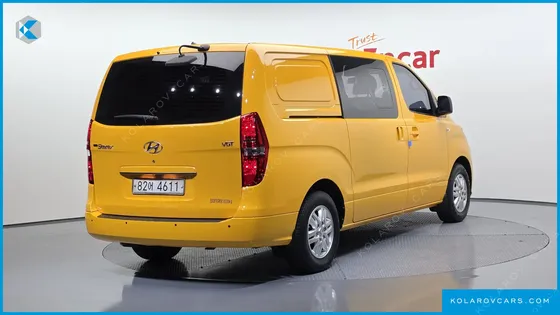 HYUNDAI STAREX VAN 5-SEATER