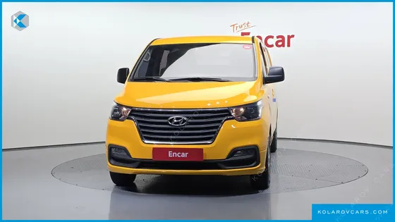 HYUNDAI STAREX VAN 5-SEATER