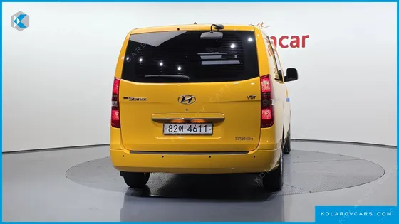 HYUNDAI STAREX VAN 5-SEATER