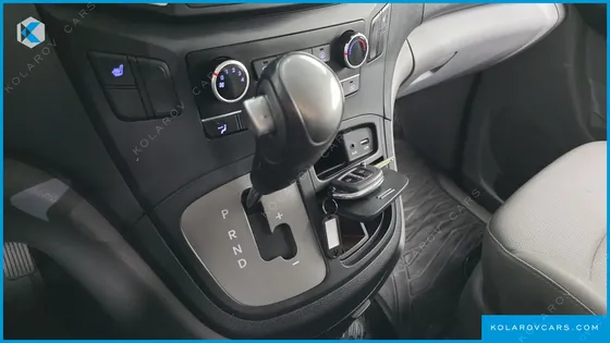 HYUNDAI STAREX VAN 5-SEATER