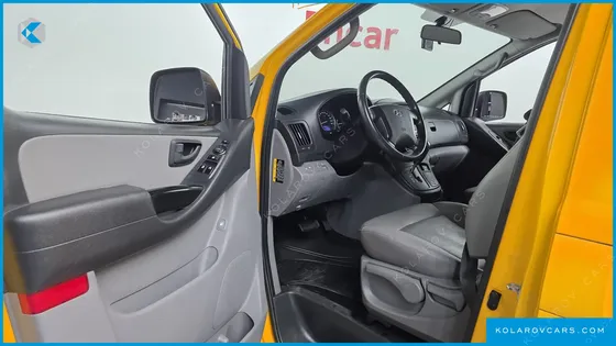 HYUNDAI STAREX VAN 5-SEATER