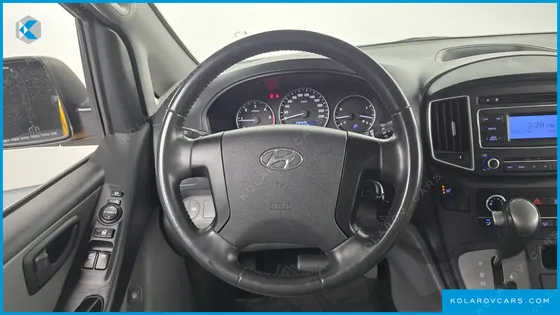 HYUNDAI STAREX VAN 5-SEATER