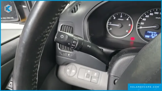 HYUNDAI STAREX VAN 5-SEATER