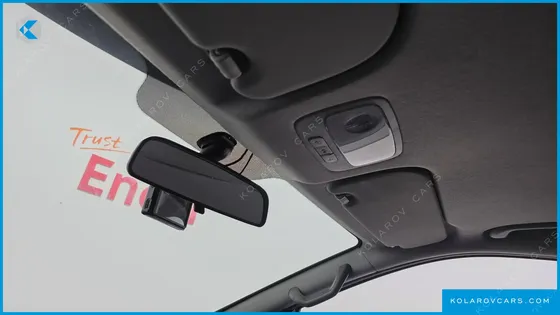 HYUNDAI STAREX VAN 5-SEATER